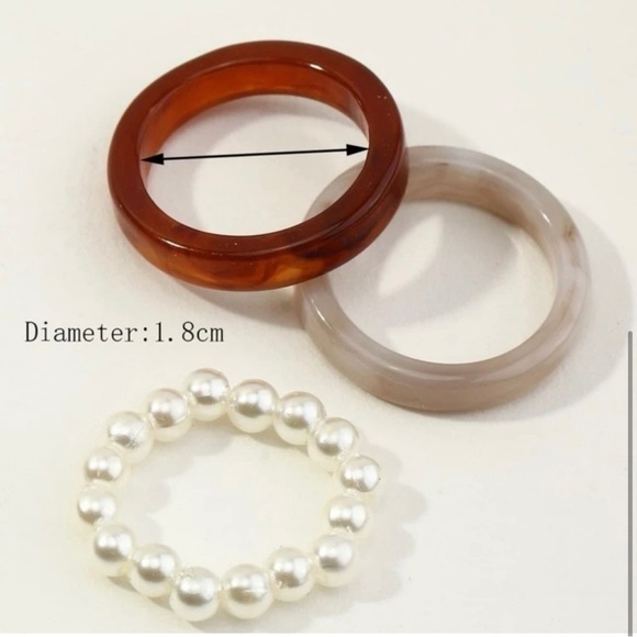 Three piece fashion, marbled, and pearl ring set - Picture 3 of 3